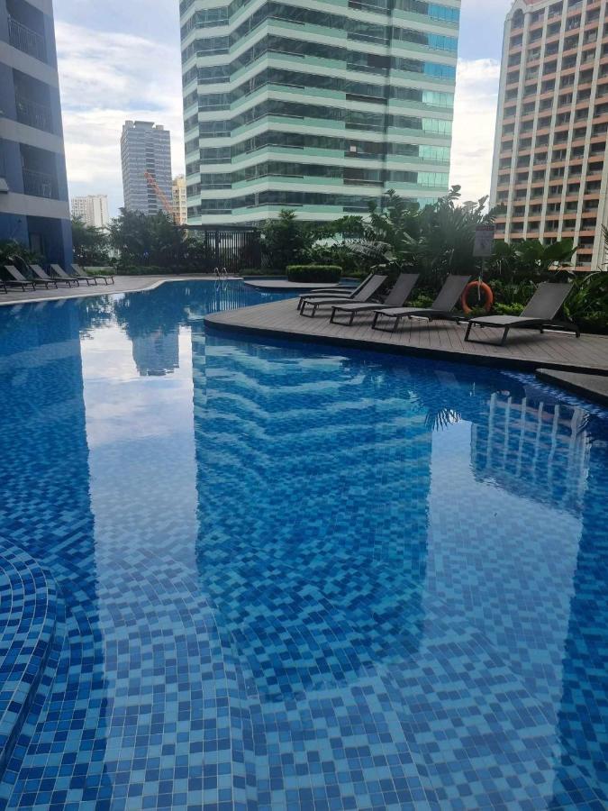 Austria Suites At Air Residences Makati City Exteriör bild